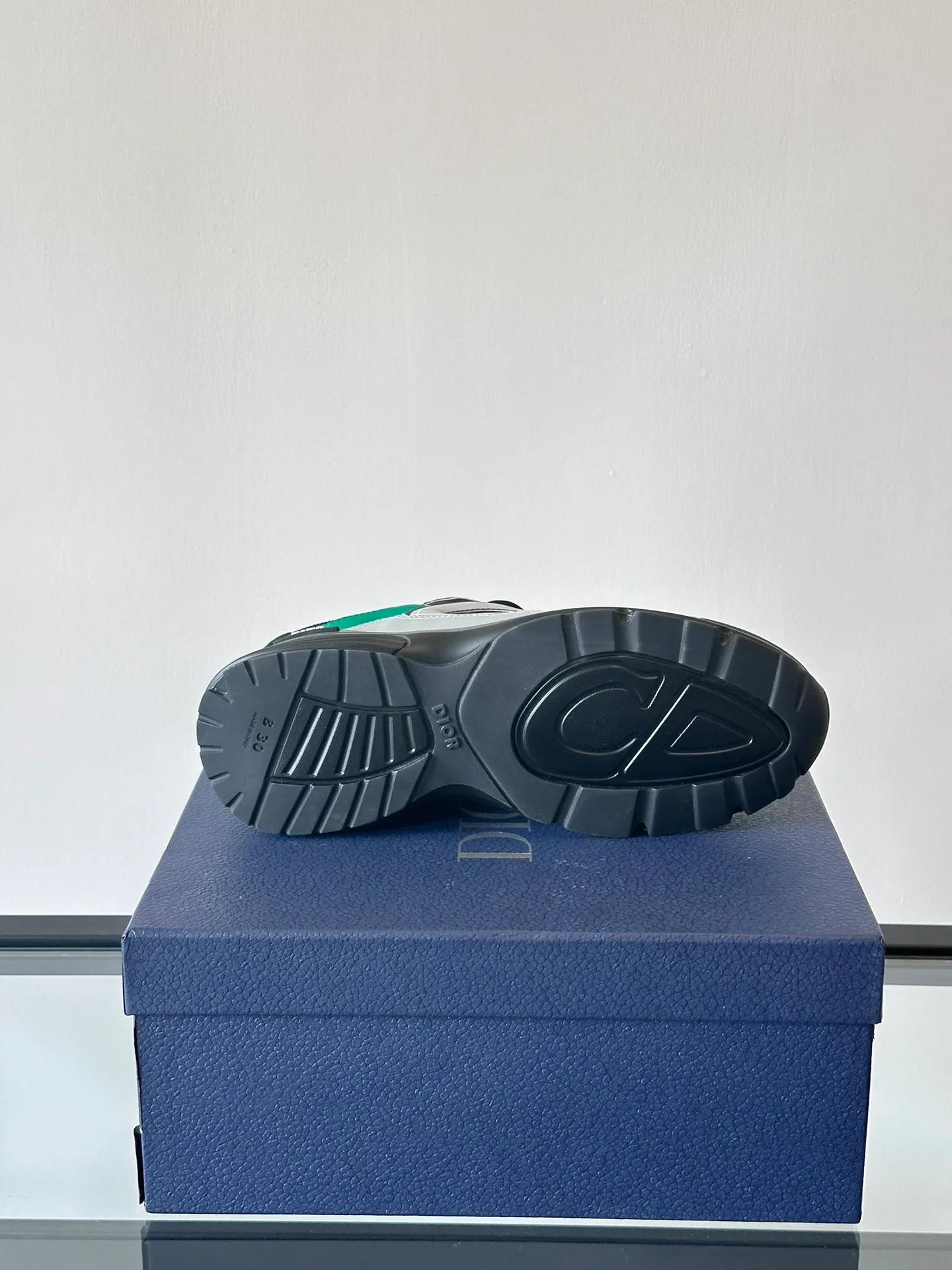 Men's Men's Shoes 💰p440 "Dio*" Dior B30 series sports shoes, multi-color mesh fabric and multi-color technical fabrics, this season's new B30 low-top sports shoes are one of the flagship styles of the series. Crafted from multicolor mesh and technical fabrics, it's finished with a reflective "CD30" graphic and silver-toned "DIOR B30" and "CD30" logos on the heel and tongue. An extra-light, sculpted rubber sole with signature accents adds style, while internal stretch details create ideal comfort. It can be matched with various casual styles to show a fashionable and modern sports style. Size: 38-44 (45-46 customized)